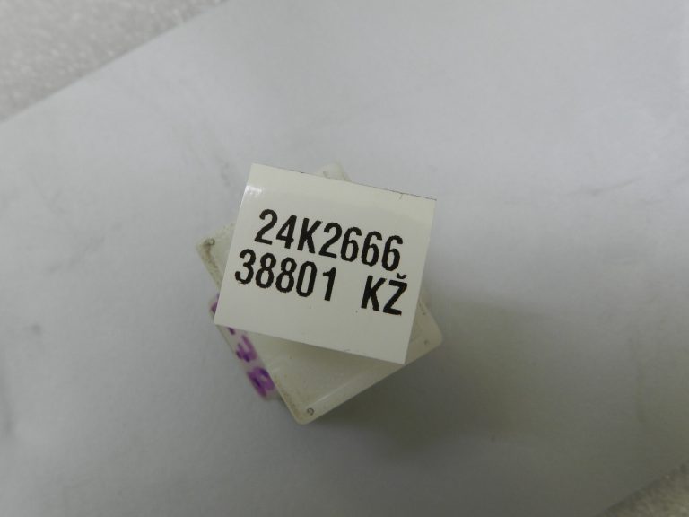 OEM Toyota Yaris IV (XP210) dzinēja pārsega atbalsta kronšteins 53452K0010, 53452-K0010