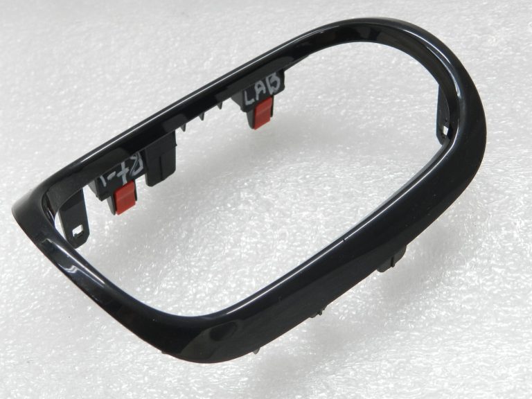 Toyota Yaris IV (XP210) instrumentu paneļa ventilācijas atveres vāks pa labi 55650K005050B0