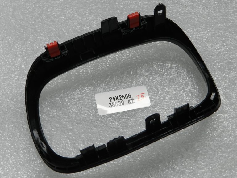 Toyota Yaris IV (XP210) instrumentu paneļa ventilācijas atveres vāks pa labi 55650K005050B0