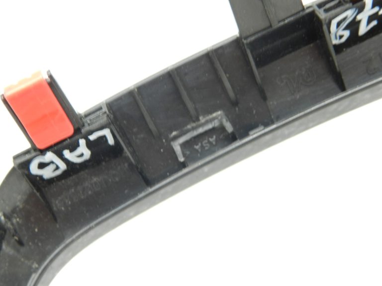 Toyota Yaris IV (XP210) instrumentu paneļa ventilācijas atveres vāks pa labi 55650K005050B0