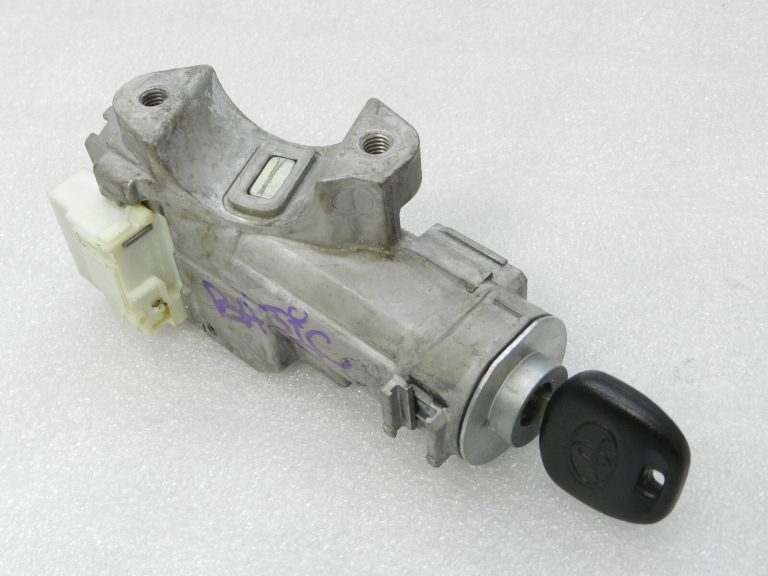 Toyota Yaris IV (XP210) aizdedzes slēdzenes ar atslēgu un durvju slēdzeņu komplekts 4528002420