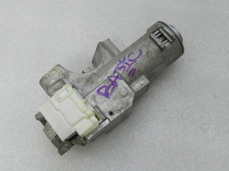 Toyota Yaris IV (XP210) aizdedzes slēdzenes ar atslēgu un durvju slēdzeņu komplekts 4528002420