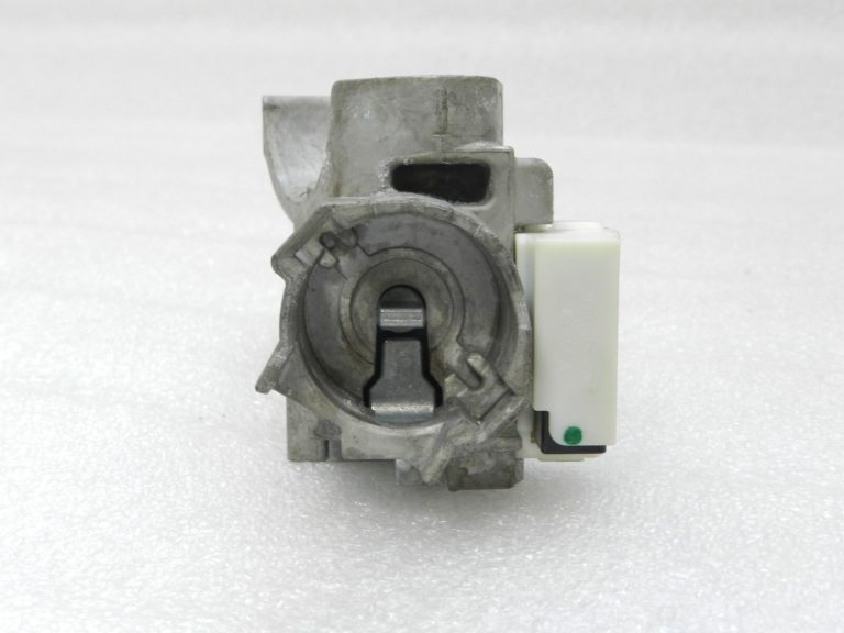 Toyota Yaris IV (XP210) aizdedzes slēdzenes ar atslēgu un durvju slēdzeņu komplekts 4528002420