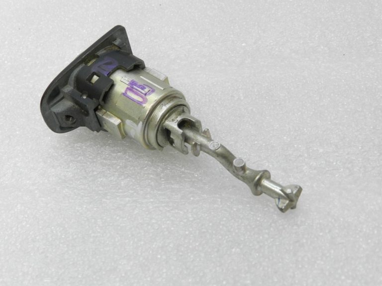 Toyota Yaris IV (XP210) aizdedzes slēdzenes ar atslēgu un durvju slēdzeņu komplekts 4528002420