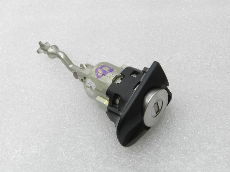 Toyota Yaris IV (XP210) aizdedzes slēdzenes ar atslēgu un durvju slēdzeņu komplekts 4528002420