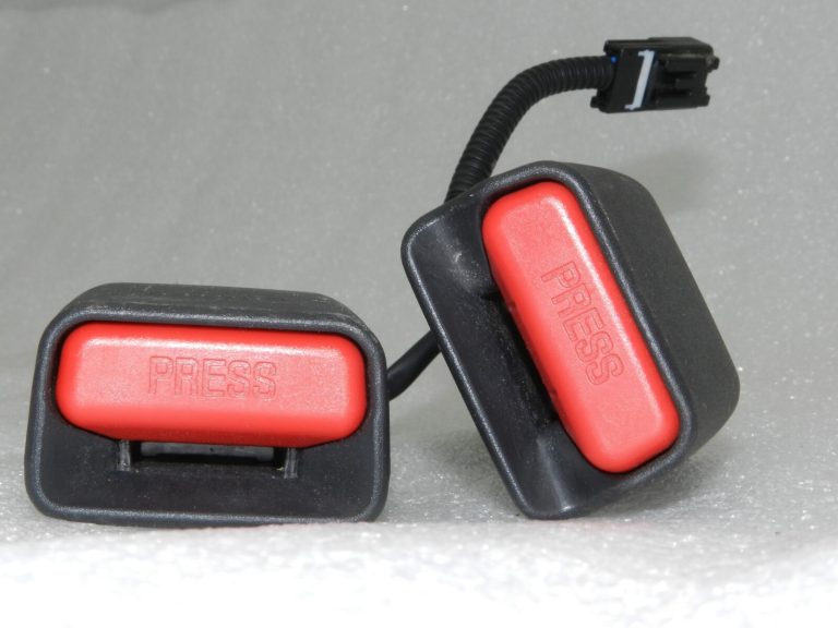 Toyota Yaris IV (XP210) Aizmugures kreisās drošības jostas sprādzes 73480K0010C0, 73480-K0010-C0