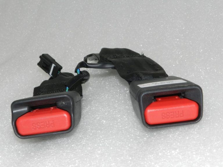 Toyota Yaris IV (XP210) Aizmugures kreisās drošības jostas sprādzes 73480K0010C0, 73480-K0010-C0