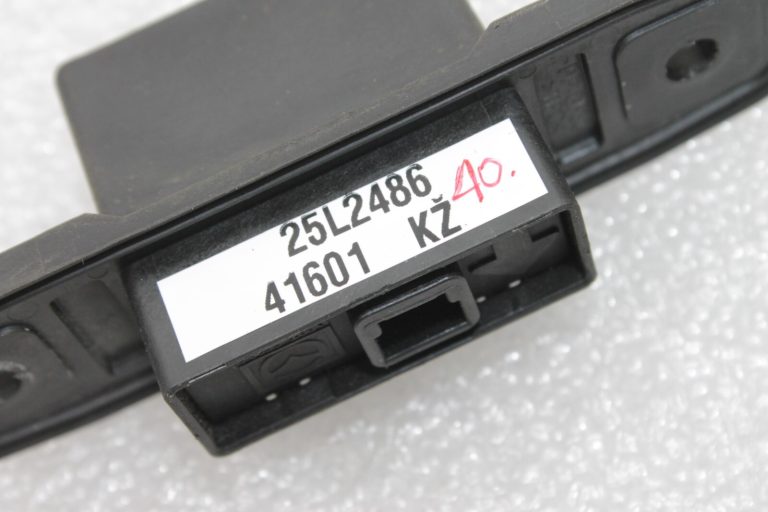Oriģināls Mazda CX-5 KE aizmugurējo durvju slēdzis KD53-62-4B0A, KD53624B0A
