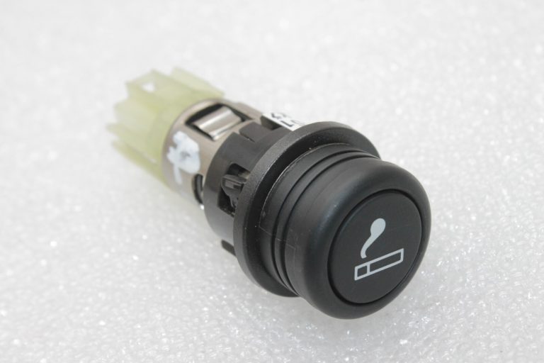 Oriģinālais Opel Antara cigarešu aizdedzinātāja ligzdas savienojums 96628691, 13502526