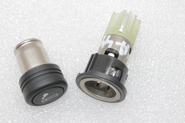 Oriģinālais Opel Antara cigarešu aizdedzinātāja ligzdas savienojums 96628691, 13502526