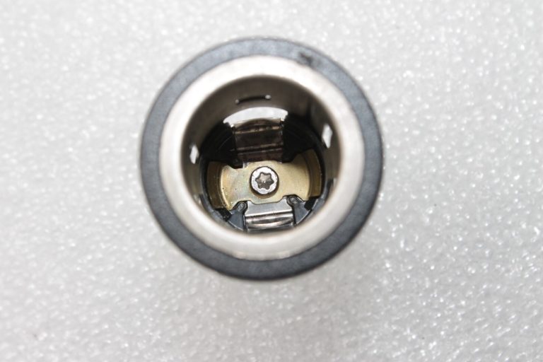 Oriģinālais Opel Antara cigarešu aizdedzinātāja ligzdas savienojums 96628691, 13502526