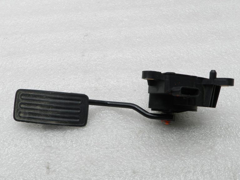 Nissan Qashqai oriģinālais akseleratora pedālis