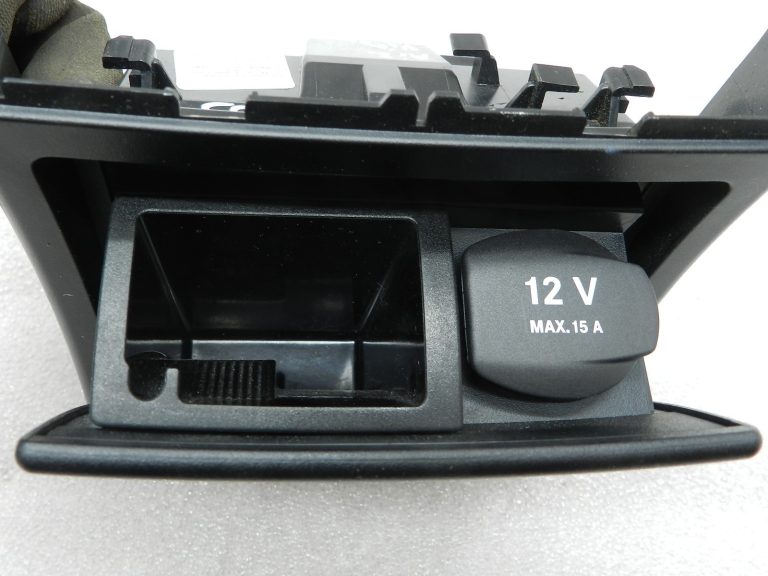 Mercedes E W212 oriģinālā aizmugurējā pelnu trauksme