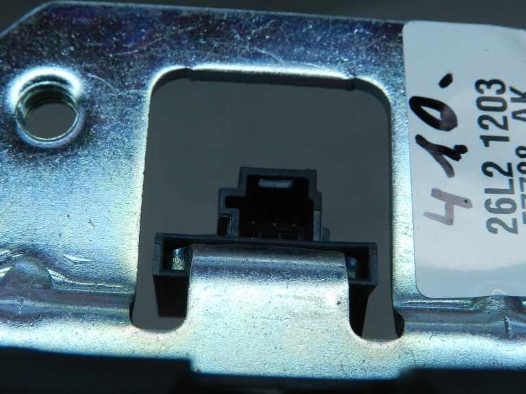 Mercedes E W212 Oriģinālā aizmugurējo durvju slēdzene pa labi