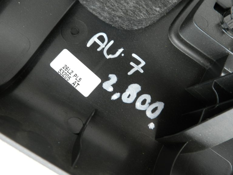 Audi A6 oriģinālais aizmugurējo durvju apšuvums