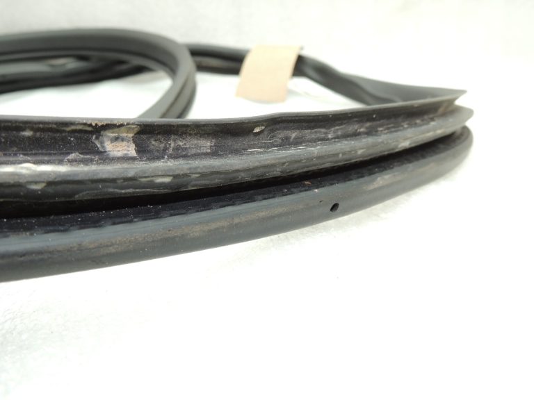 Nissan Qashqai J11 durvju blīve priekšējā labajā pusē 808304EA1E