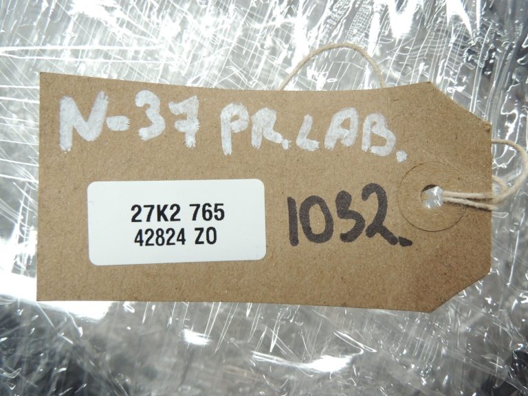 Nissan Qashqai J11 durvju blīve priekšējā labajā pusē 808304EA1E