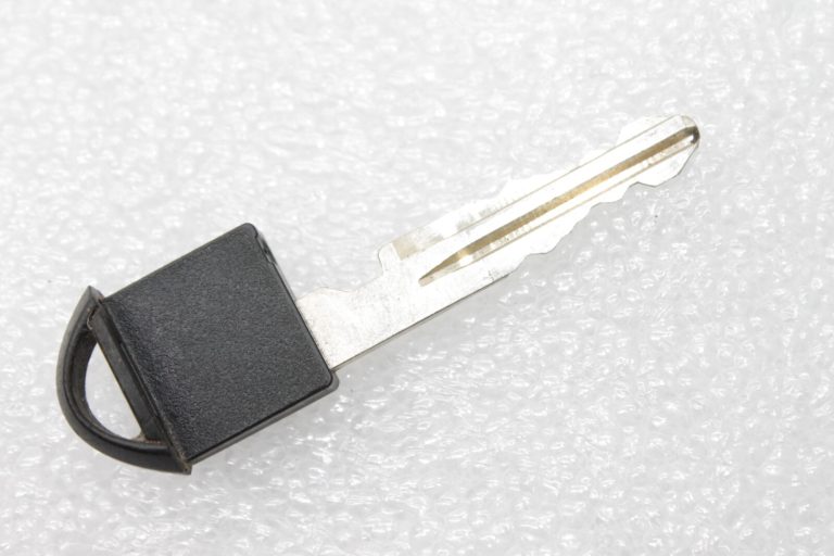 Oriģināls Nissan Qashqai J11 durvju slēdzeņu atslēgu cilindrs H05644ET0A