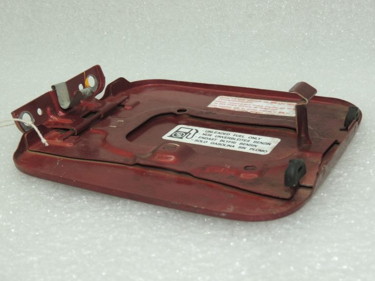 Oriģināls Suzuki Jimny III degvielas uzpildes aizbīdnis ZY8 PRL RED 6595081A02