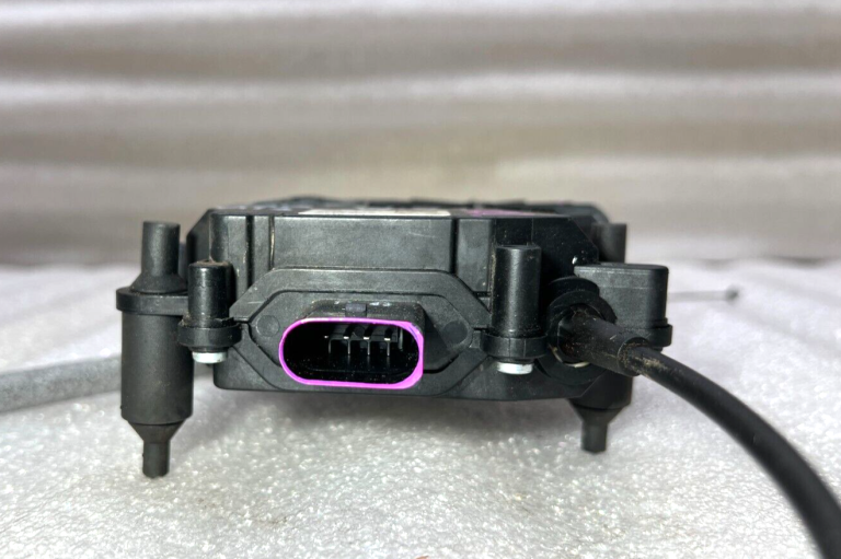 VW Sharan 7N Seat Alhambra Bīdāmo aizmugurējo durvju motors labais 7N0843745