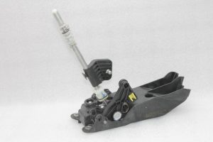 Oriģinālā Nissan X-Trail T32 6 pakāpju manuālās pārnesumkārbas svira 341015397R