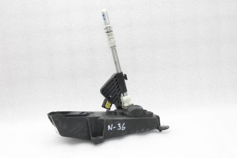 Oriģinālā Nissan X-Trail T32 6 pakāpju manuālās pārnesumkārbas svira 341015397R