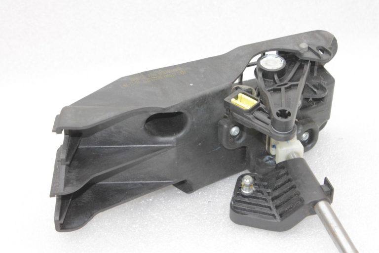 Oriģinālā Nissan X-Trail T32 6 pakāpju manuālās pārnesumkārbas svira 341015397R