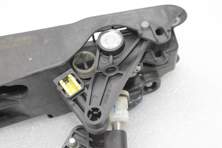 Oriģinālā Nissan X-Trail T32 6 pakāpju manuālās pārnesumkārbas svira 341015397R
