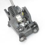 Oriģinālā Nissan X-Trail T32 6 pakāpju manuālās pārnesumkārbas svira 341015397R