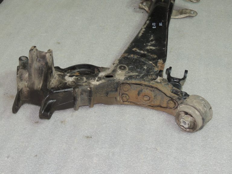 OEM Renault Espace V JFC aizmugurējā tilta ass balsts 555013092R 555019495R