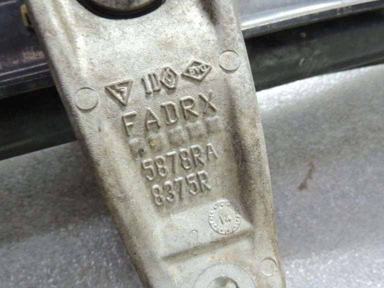 OEM Renault Espace V JFC aizmugurējā tilta ass balsts 555013092R 555019495R