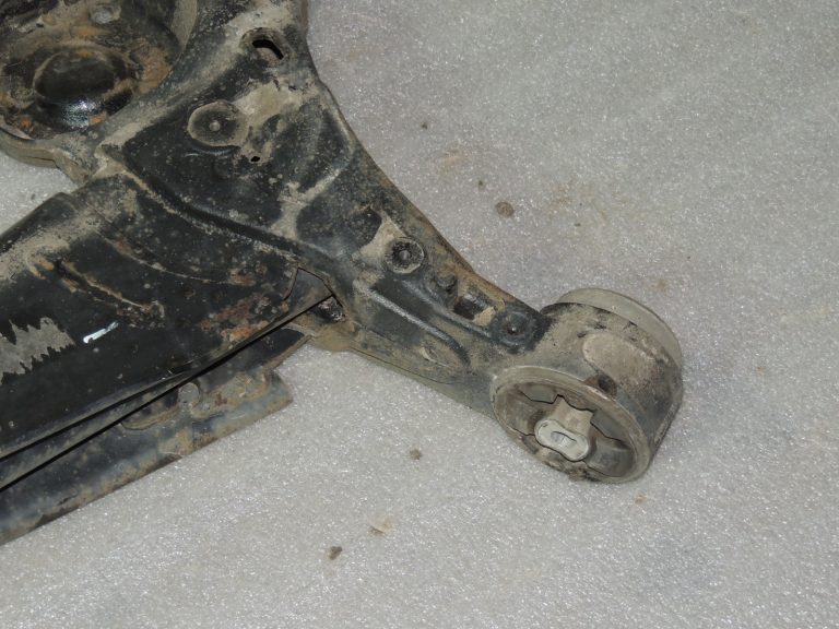OEM Renault Espace V JFC aizmugurējā tilta ass balsts 555013092R 555019495R