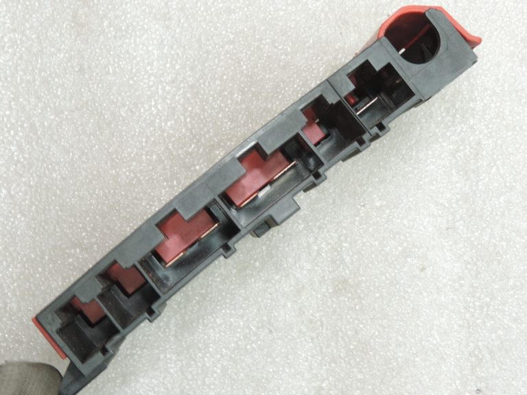 Oriģinālais BMW F30 F30 F22 F20 F20 F32 Releju drošinātāju kārba Sadalītājs B+ 61149227752