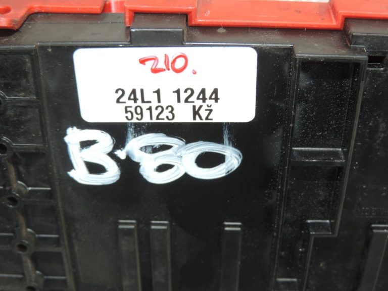 Oriģinālais BMW F30 F30 F22 F20 F20 F32 Releju drošinātāju kārba Sadalītājs B+ 61149227752