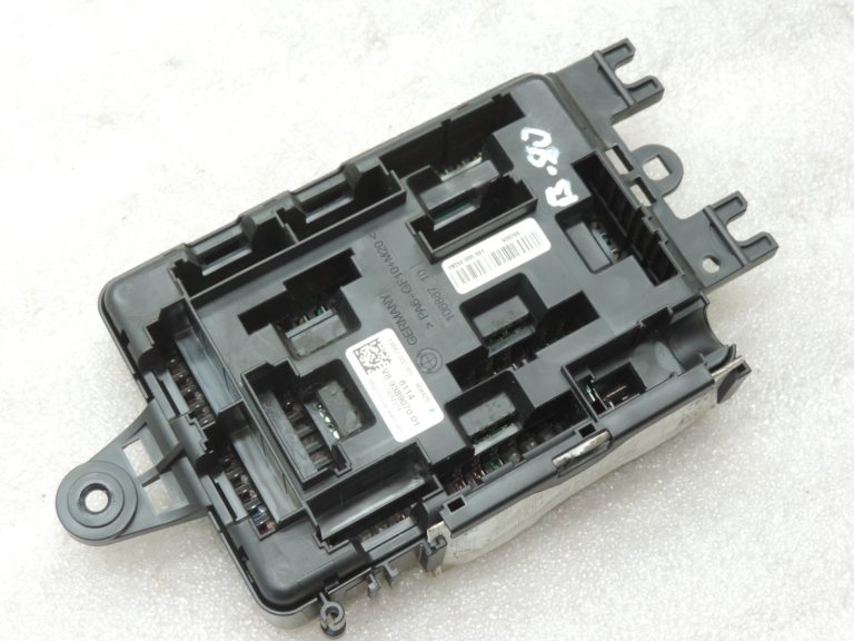 Oriģinālā BMW F31 F31 F30 F20 F20 F22 F32 aizmugurējā jaudas sadalītāja drošinātāju kārba