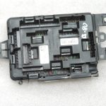 Oriģinālā BMW F31 F31 F30 F20 F20 F22 F32 aizmugurējā jaudas sadalītāja drošinātāju kārba