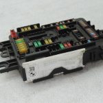 Oriģinālā BMW F31 F31 F30 F20 F20 F22 F32 aizmugurējā jaudas sadalītāja drošinātāju kārba