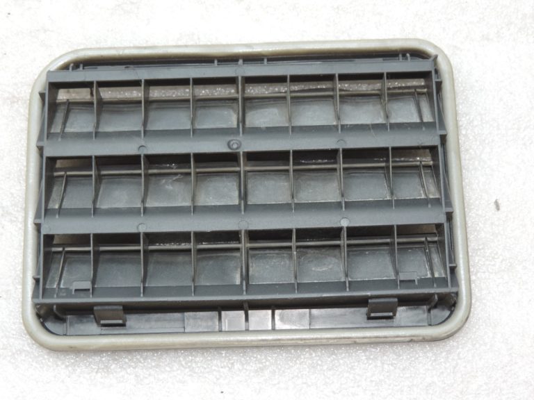 Oriģinālais BMW F31 F30 G20 G30 G01 G07 Aizmugurējās ventilācijas virsbūves gaisa sprausla 64229176945