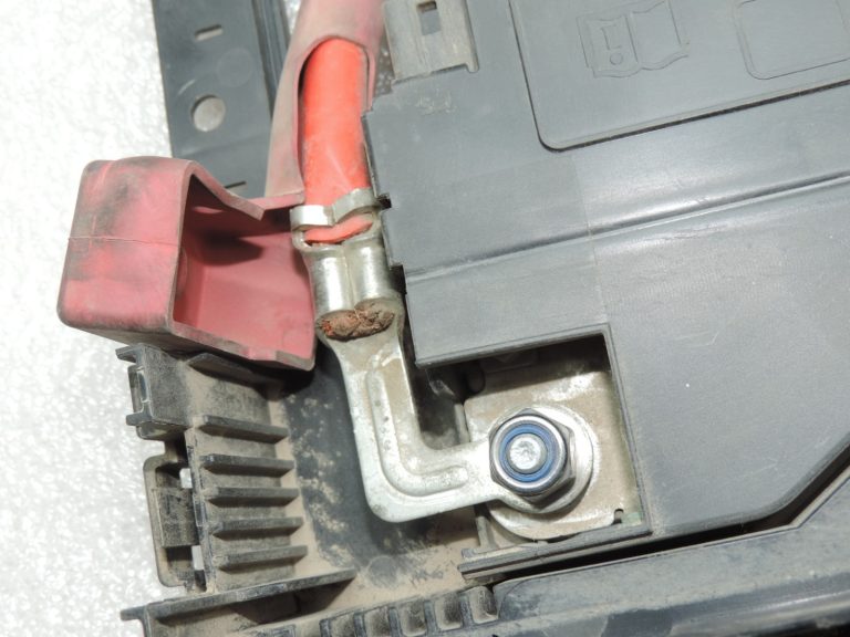 Oriģinālais Ford Ranger TKE PX2 drošinātāju sadalītājs drošinātāju kārbas vadības bloks