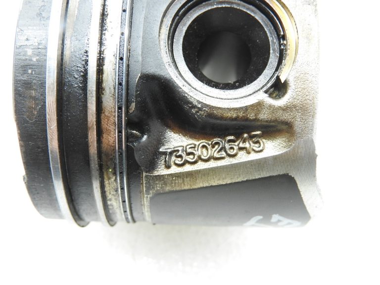 Oriģināls 4 virzuļu komplekts Alfa Opel Chevrolet Fiat 1.3 CDTI 55220492 73502643