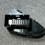 Opel Corsa E durvju slēdzeņu atbrīvošanas poga 13363826