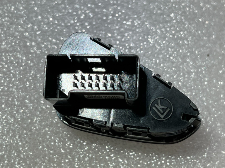 Opel Corsa E durvju slēdzeņu atbrīvošanas poga 13363826
