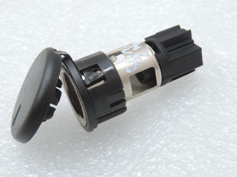 Oriģinālais Opel Meriva B 12V savienojuma ligzda Kontaktligzda 13502523, YR00306080