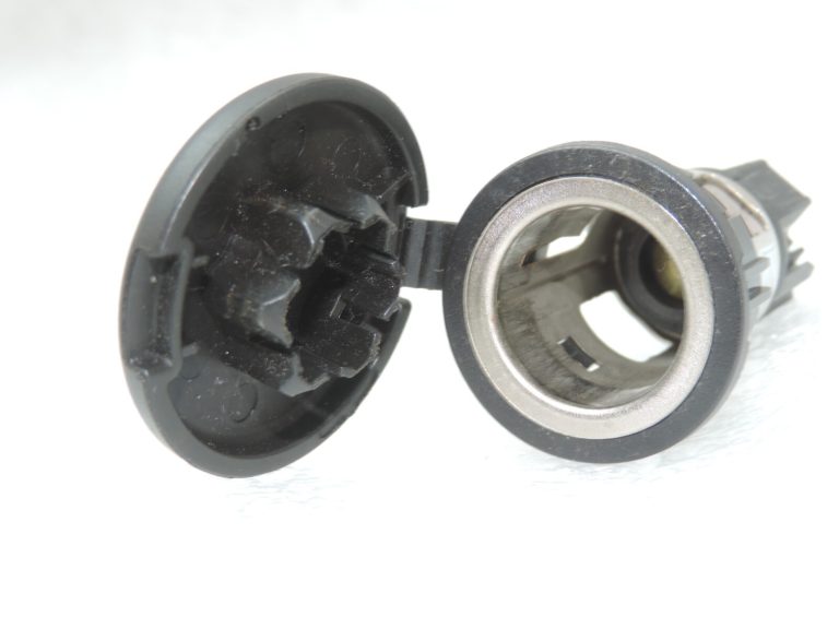 Oriģinālais Opel Meriva B 12V savienojuma ligzda Kontaktligzda 13502523, YR00306080