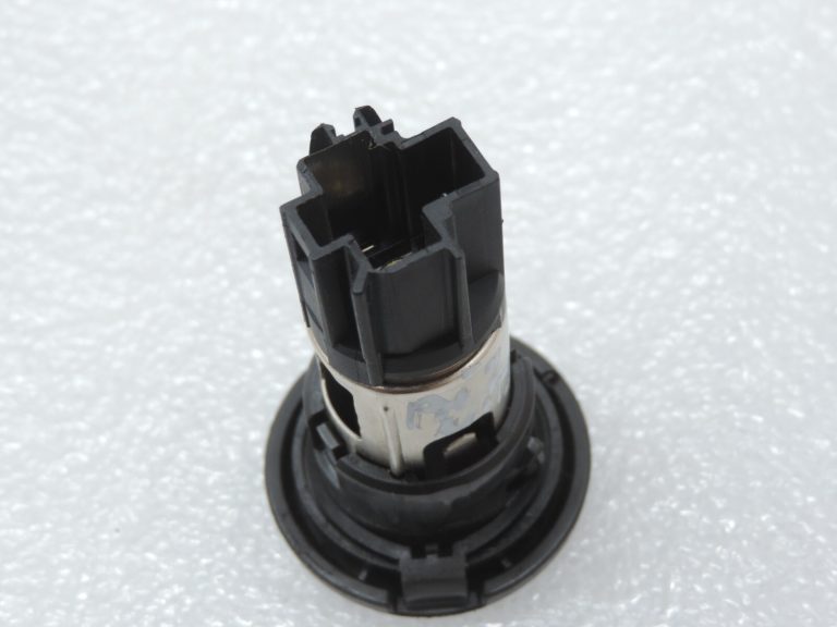 Oriģinālais Opel Meriva B 12V savienojuma ligzda Kontaktligzda 13502523, YR00306080