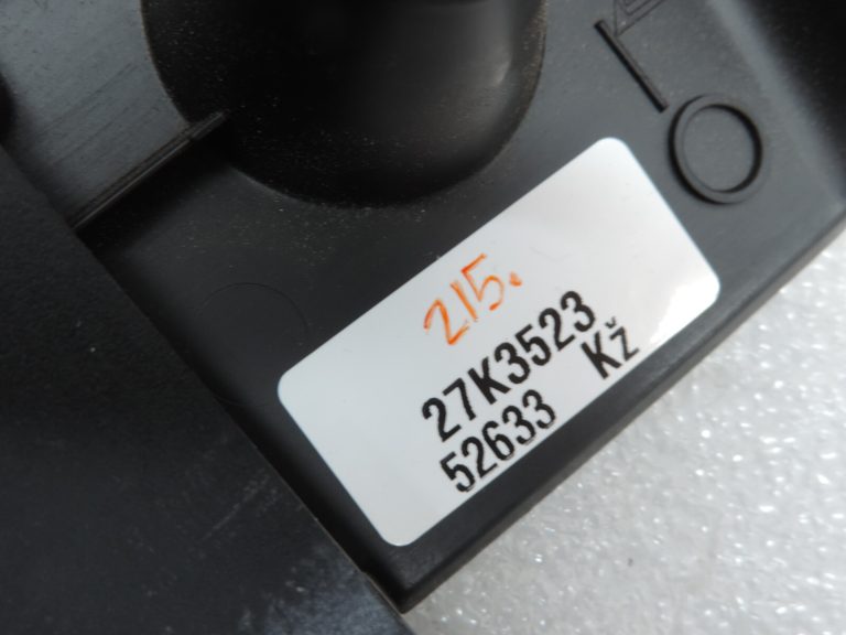 Oriģinālais Opel Meriva B ugunsdzēšamā aparāta turētājs zem vadītāja sēdekļa 13283485