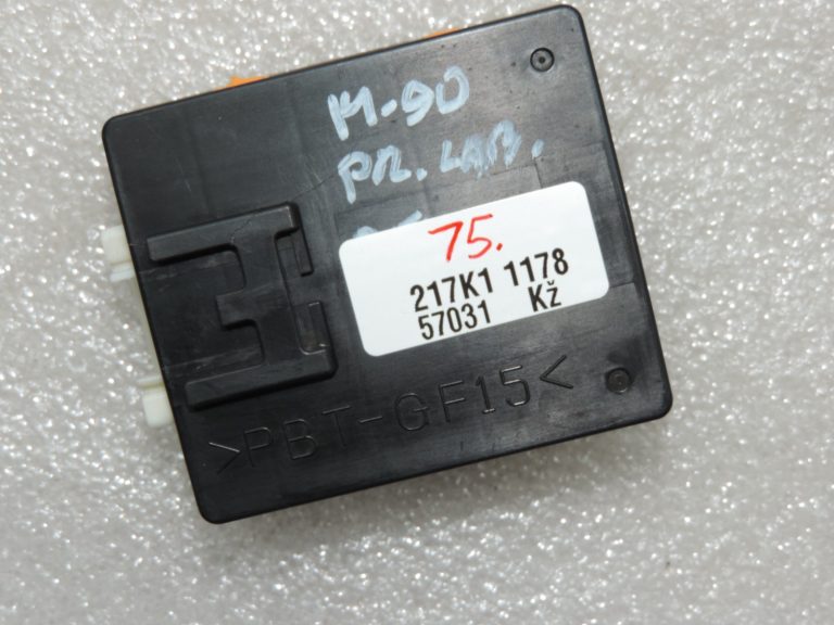 Oriģinālā Mazda 6 GJ/GL Priekšējā labā pasažiera sēdekļa vadības bloks KD4788092