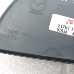 Oriģinālā Mazda 6 GJ priekšējo durvju nodalījuma gumijas paklājiņš apakšdaļā