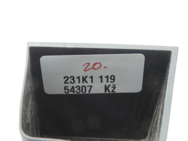 Oriģinālā Mazda 6 GJ dzinēja pārsega iekšējā kreisā bukses aizbīdnis GHP9569Z2A