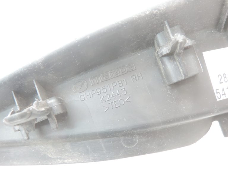Oriģinālais Mazda 6 GJ vējstikla/ dubļusarga pārsegs Labais GHP951PB1A